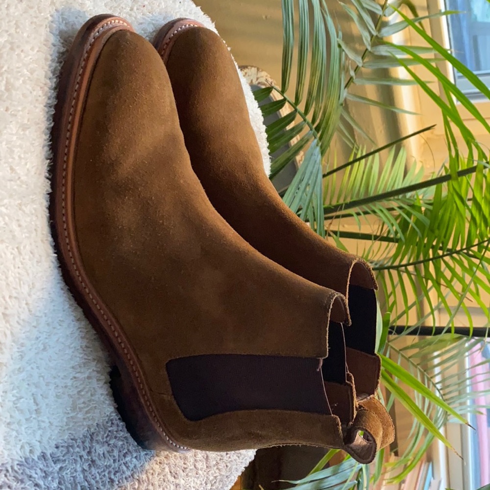 Clarks Bostonian Chelsea boots- chestnut suede